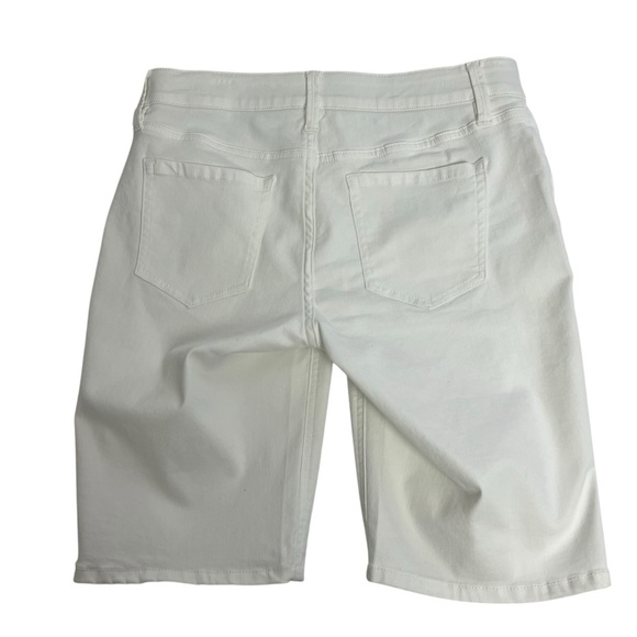 Liz Claiborne Women’s Sara Shorts Sz 6 White Pockets 2” Elastic Waistband - Picture 2 of 11